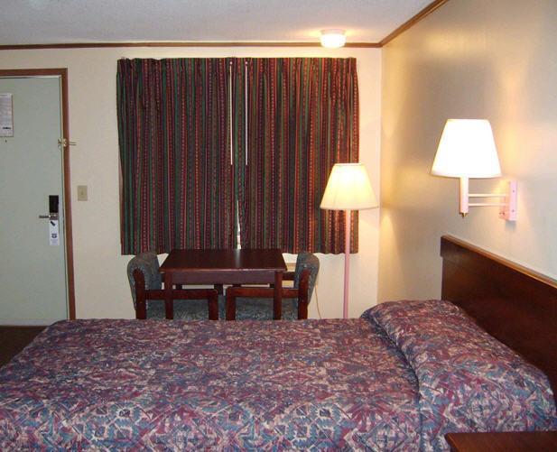 Budgetel Inn & Suites Columbus Exterior foto